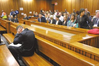 Pistorius rompe a llorar durante el juicio