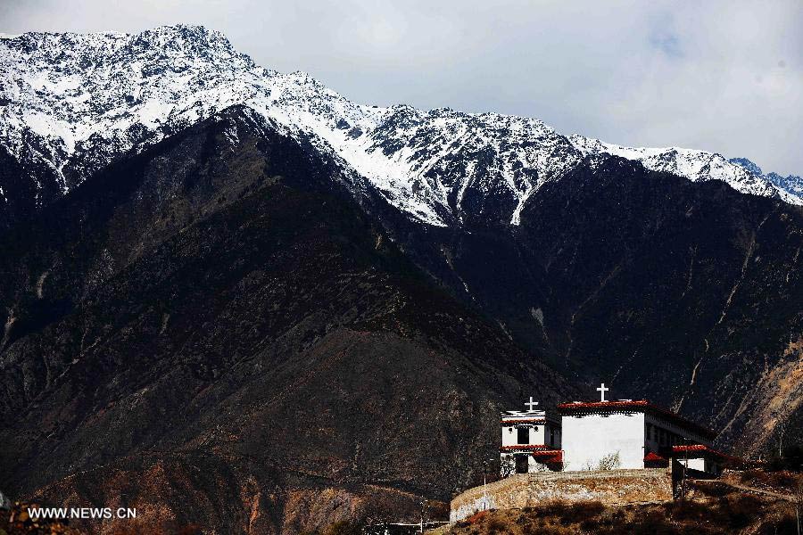 La única iglesia católica del Tíbet 5