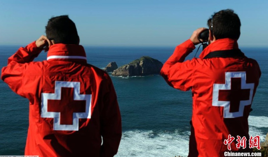 Dos muertos y seis desaparecidos tras hundirse un barco de pesca en España 2