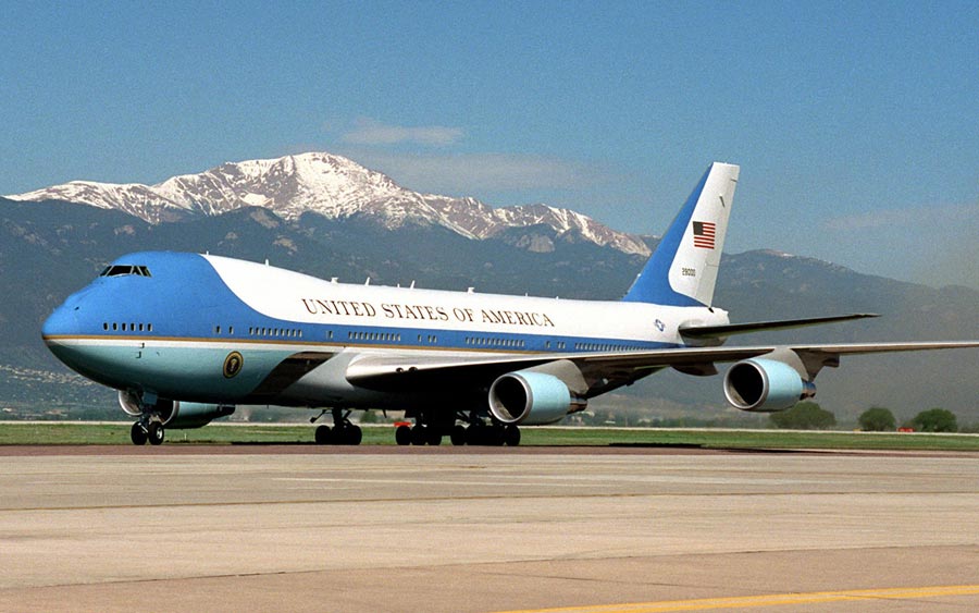 1.Boeing 747. Sin duda alguna el Boeing 747 debe ocupar el primer lugar, también conocido como Jumbo Jet o el modelo de Air Force One. 