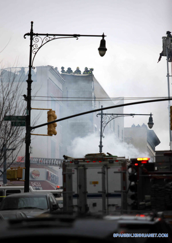 Número de víctimas en derrumbe de edificios en Nueva York asciende a tres