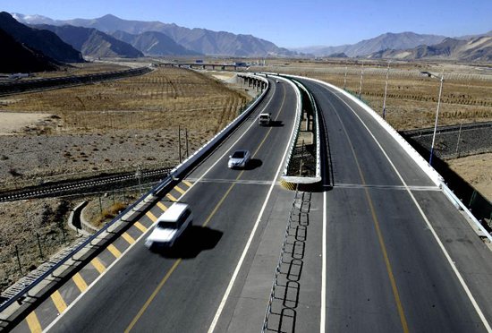 Las carreteras en Tíbet se suman más de 70 mil kilómetros