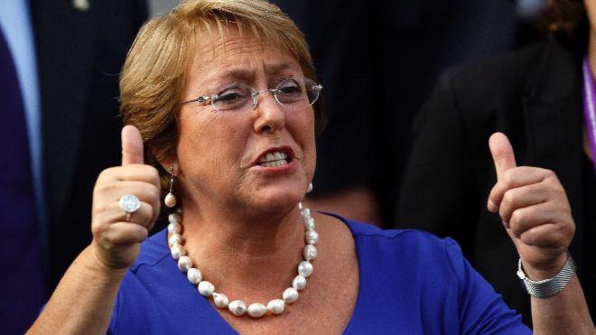Bachelet prioriza reforma tributaria para financiar cambios en educación