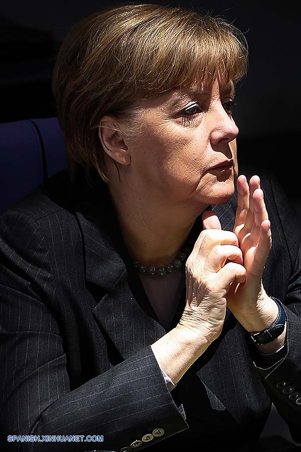 Merkel niega que política de UE sobre Ucrania esté dirigida contra Rusia