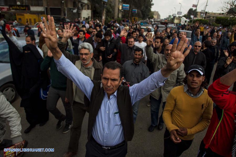 Marchas a favor de Morsi desembocan en enfrentamientos y arrestos en Egipto 