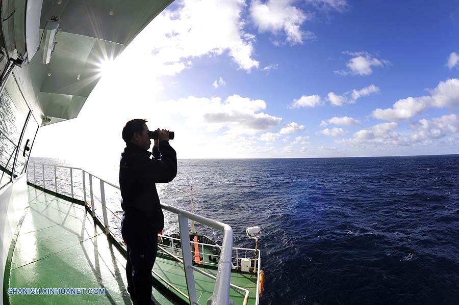 Rompehielos chino llega a zona marítima objetivo en búsqueda de vuelo MH370