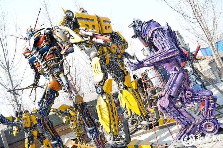 Chatarra transformada en “Transformers”