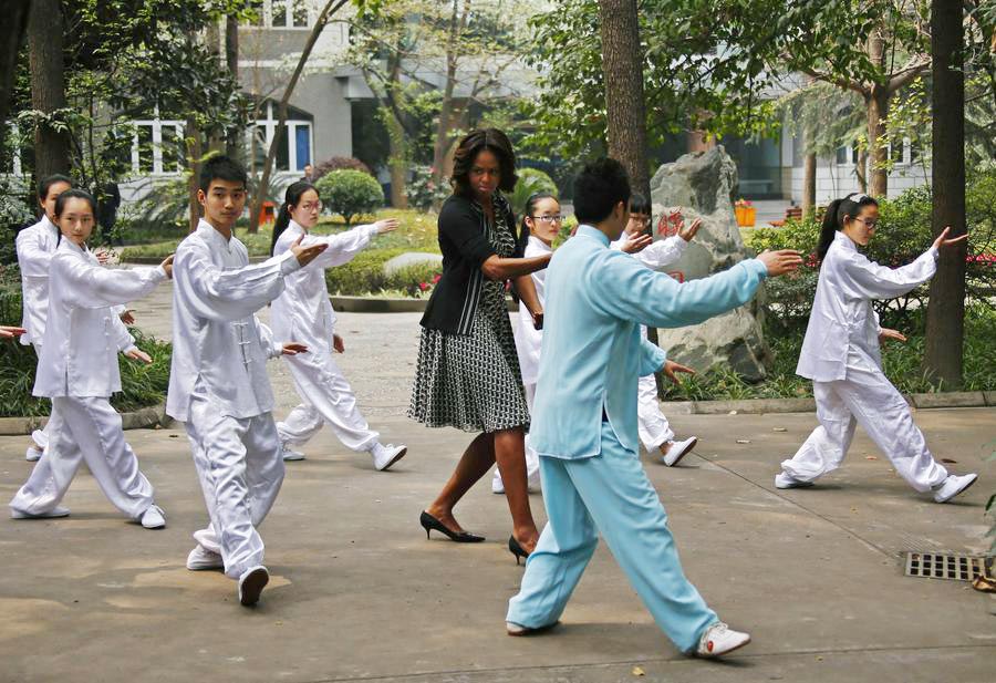 Michelle Obama practica taichí