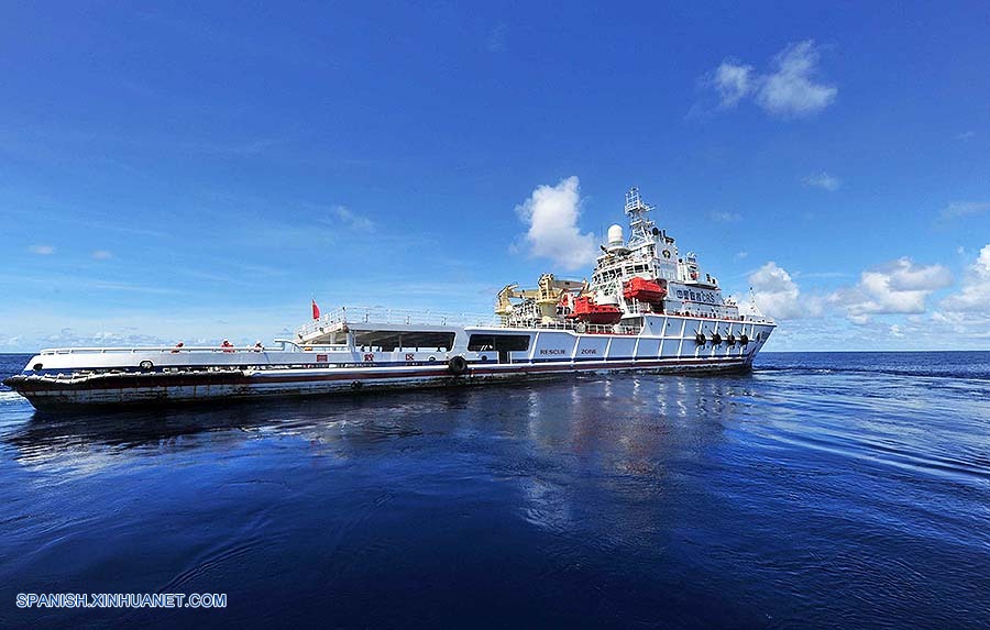 Más buques chinos se dirigen al área de búsqueda del avión desaparecido malasio en sur del océano Indico