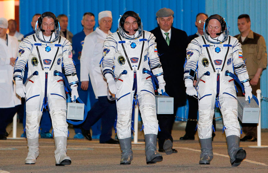 Nuevos astronautas se dirigen a la Estación Espacial Internacional