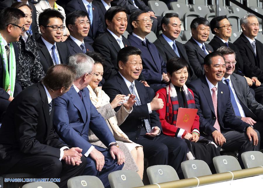 Presidente de China visita a futbolistas chinos jóvenes en Alemania  3