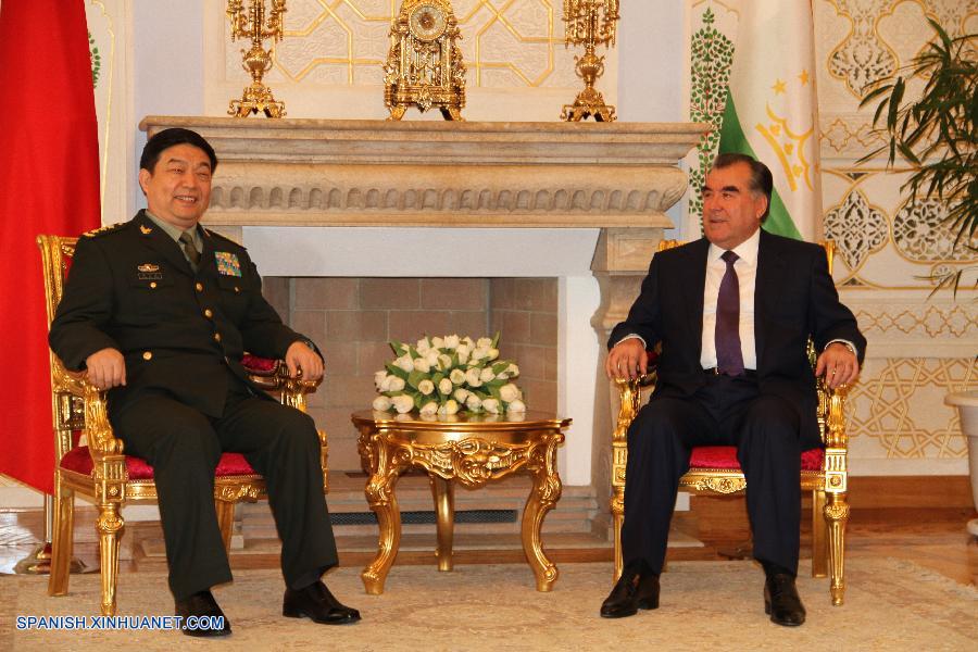 Presidente de Tayikistán conversa con ministro chino de Defensa Nacional