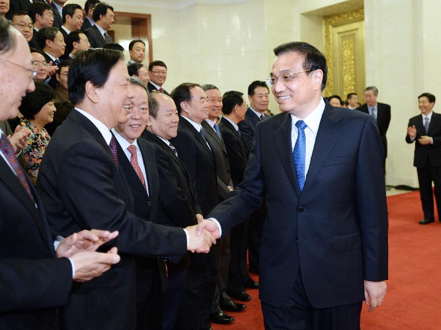 Primer ministro chino pide enfrentar corrupción y fortalecer mercado