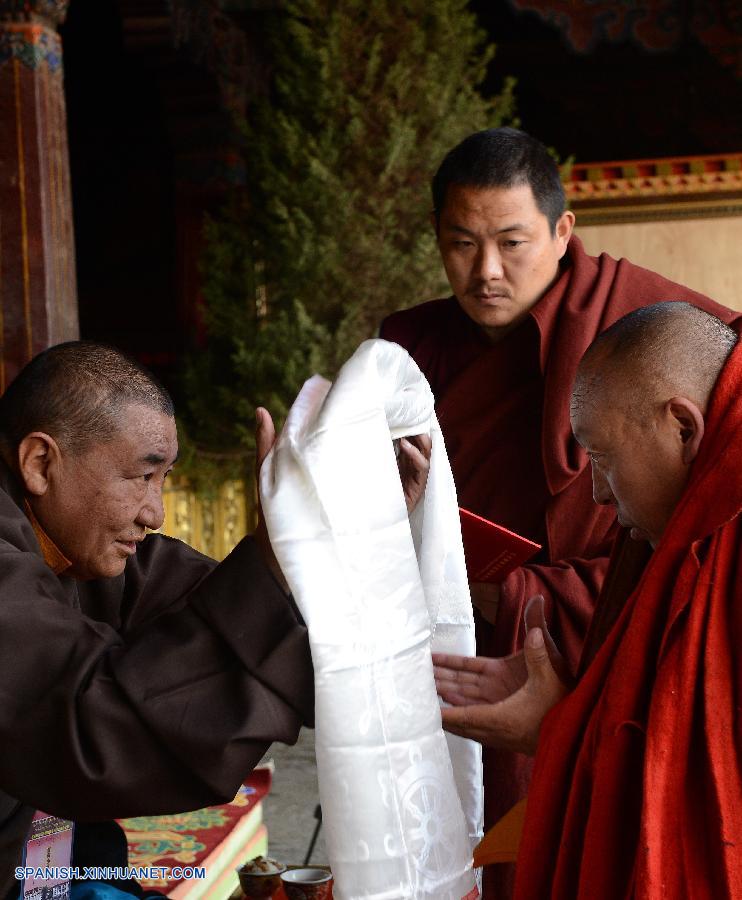 Reciben grado Larampa Geshe 10 monjes tibetanos en China