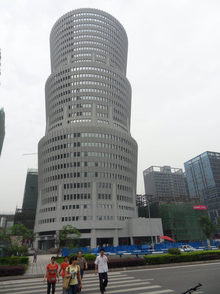 Un edificio de Chongqing con la forma de la Torre de Pisa. 