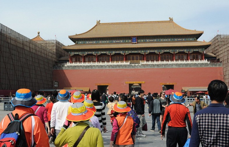 Foto del 6 de abril 6 de 2014. El Museo del Palacio, uno de los lugares turísticos más populares de Pekín, fue testigo de un flujo máximo de visitantes durante el Festival Qingming.