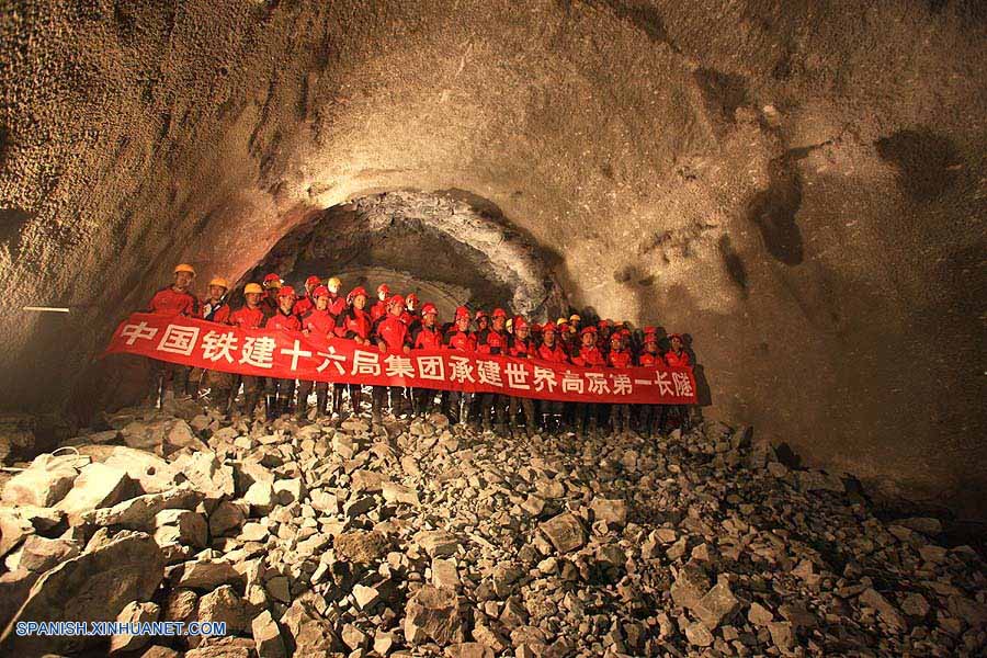China concluye construcción de túnel ferroviario de altiplano más largo del mundo