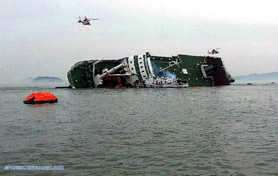 Al menos 2 muertos en naufragio de barco de pasajeros frente a costa surcoreana
