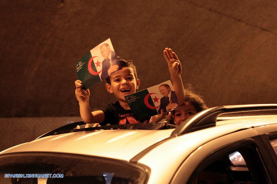 Bouteflika gana elección presidencial en Argelia