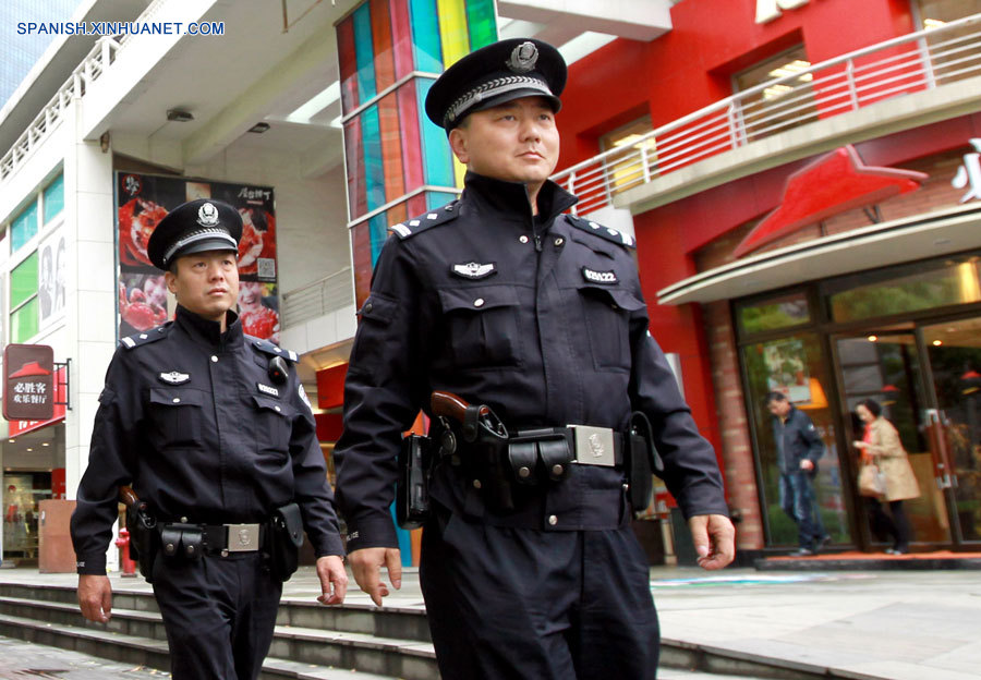 Policía de ciudad china Shanghai pone en marcha patrullas armadas