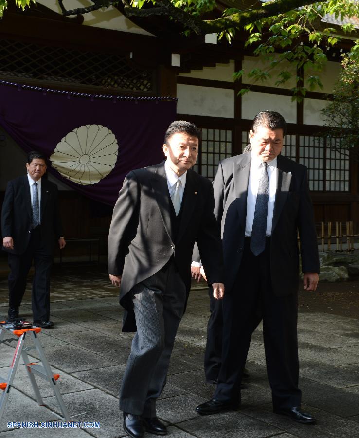 Alrededor de 150 legisladores japoneses visitan polémico santuario Yasukuni
