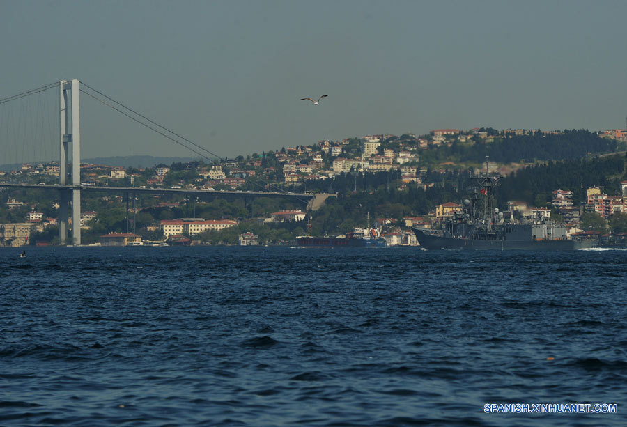 Fragata de EEUU se dirige a Mar Negro a través de estrecho del Bósforo
