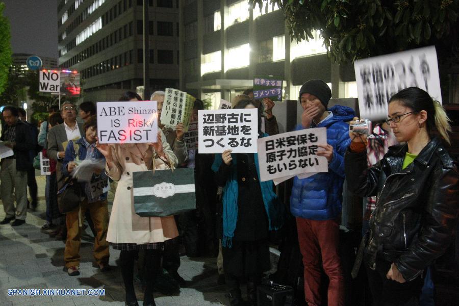 Protestan en Tokio decenas de personas por visita de Obama