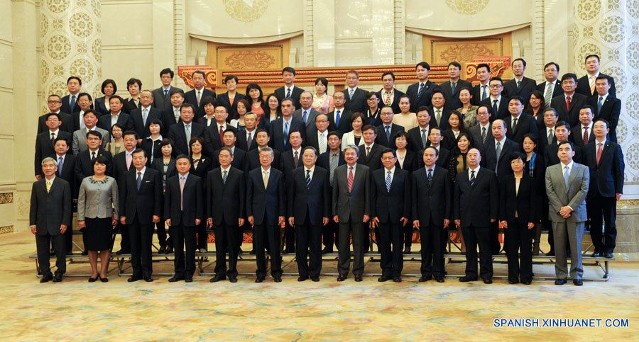 Máximo asesor político chino se reúne con empresarios de parte continental, Hong Kong y Taiwan