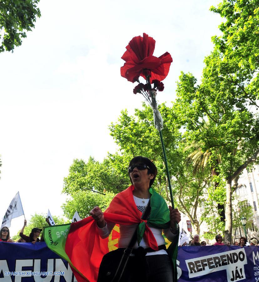 Conmemoran en Portugal la Revolución de los Claveles
