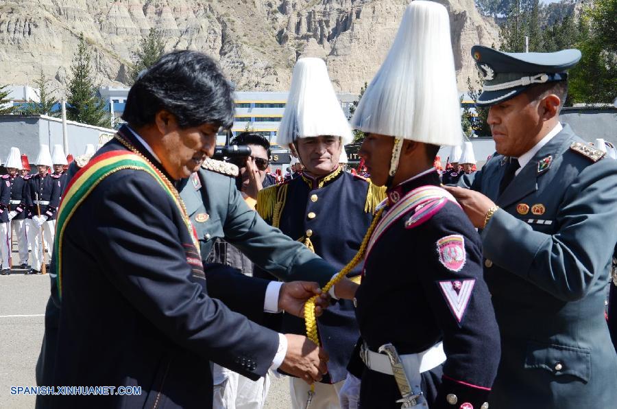 Presidente Morales exige disciplina a FFAA de Bolivia