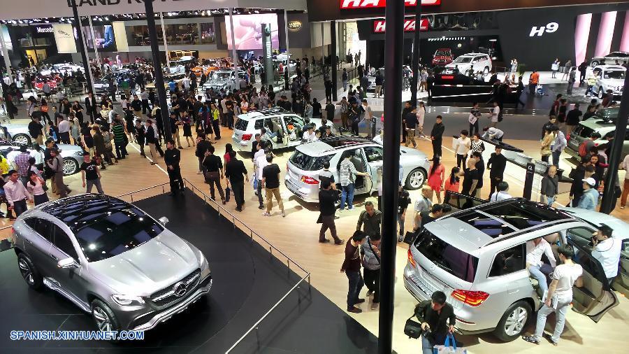 Atrae miles de personas la Exhibición Internacional del Automóvil de Beijing  6