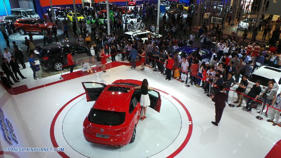 Atrae miles de personas la Exhibición Internacional del Automóvil de Beijing  4