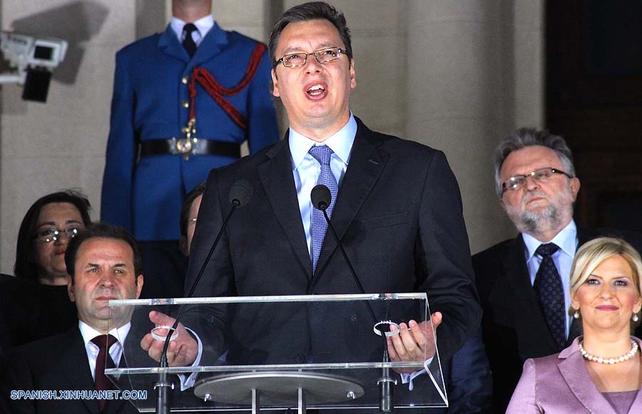 Parlamento serbio elige nuevo gobierno con Vucic como PM
