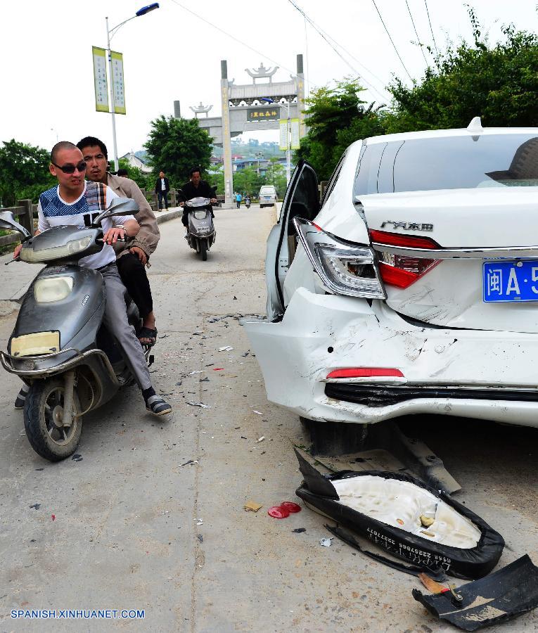 Hombre atropella deliberadamente y mata a 6 peatones en China