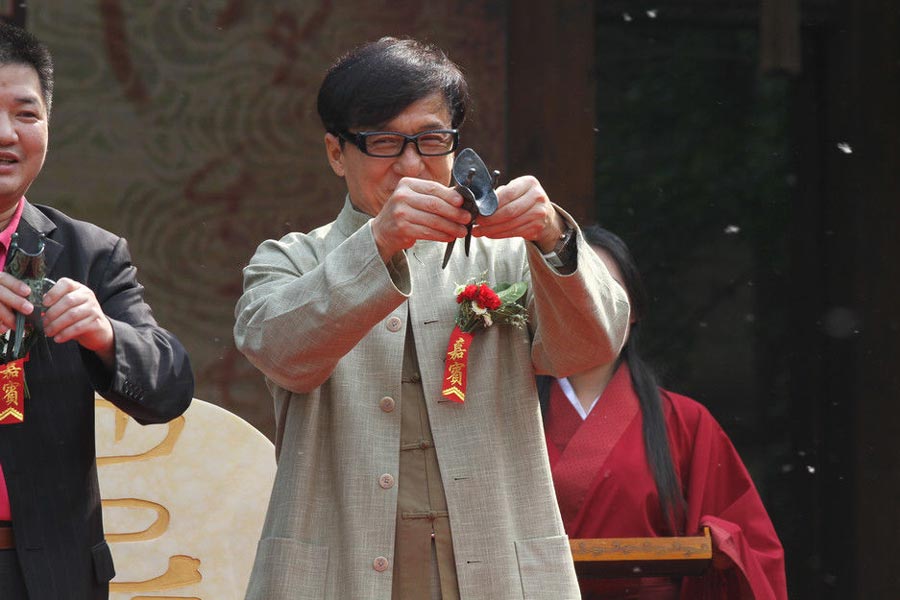 Jackie Chan asiste a evento comercial en Pekín 4