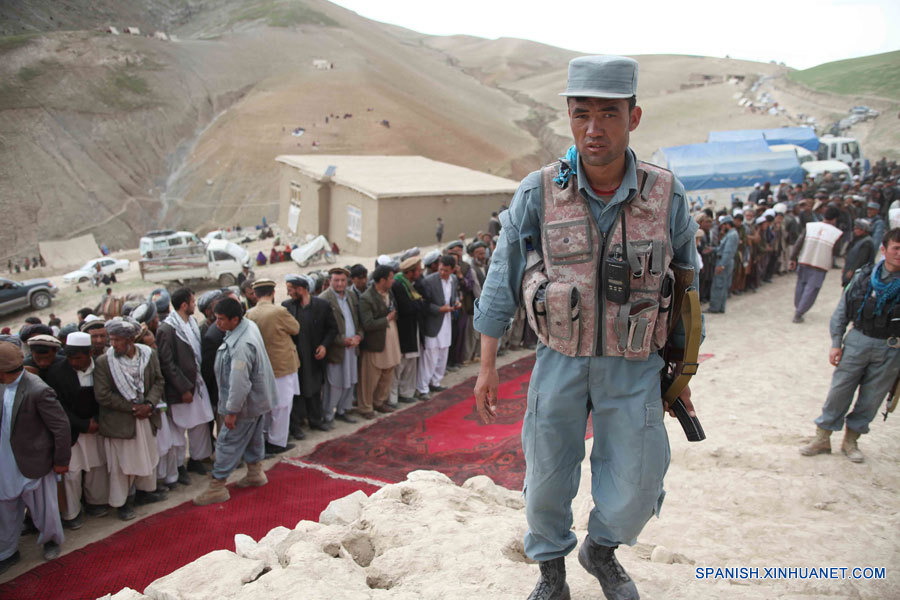 Identifican 255 cuerpos enterrados en alud de tierra en Afganistán