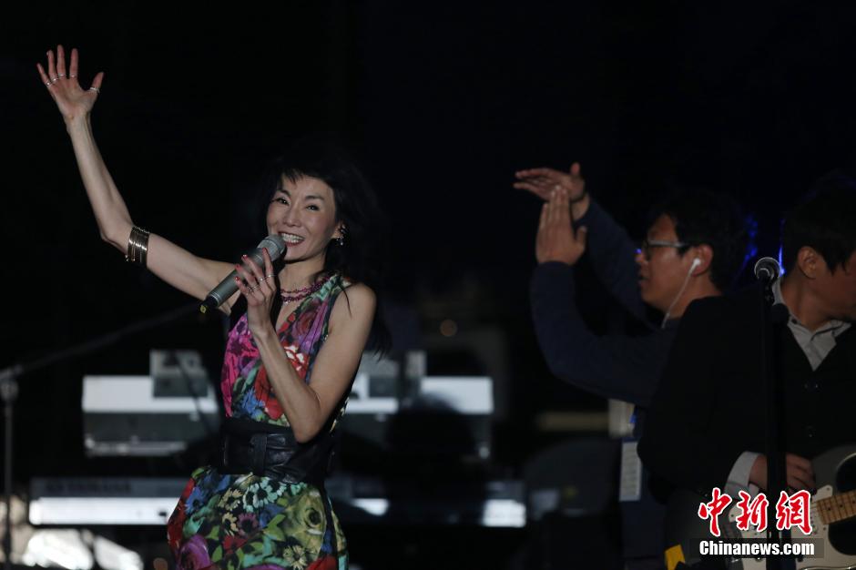 Cancelan actuación de Maggie Cheung en el Strawerry Music Festival debido al fuerte viento