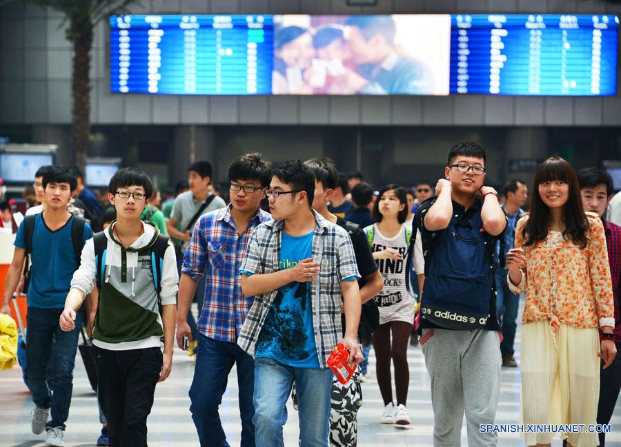 Ferrocarriles de China transportan 37 millones de pasajeros por vacaciones de Día del Trabajo