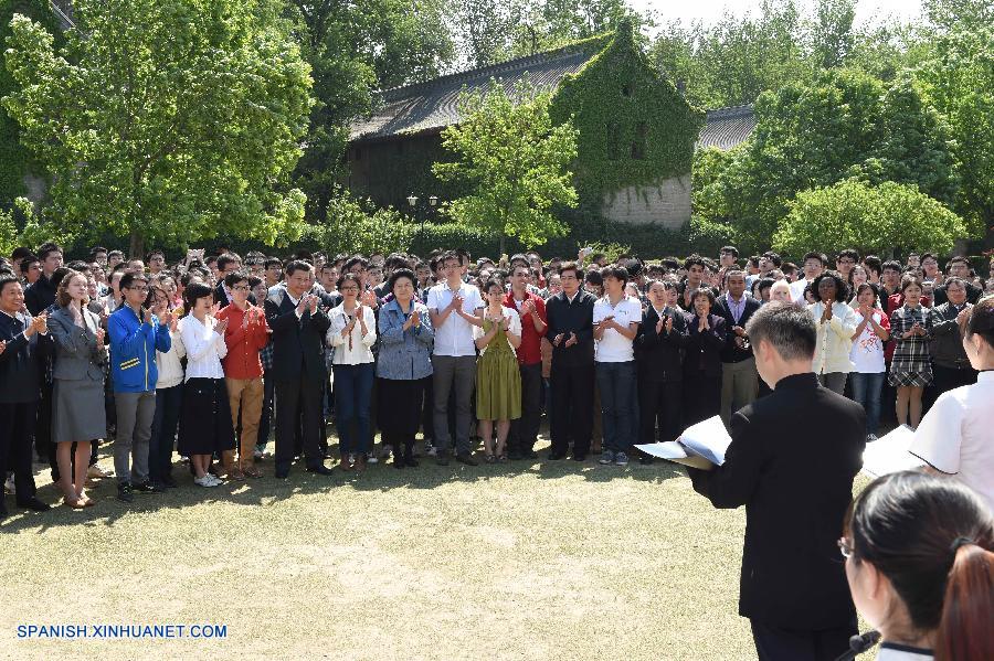 Carta de presidente chino impulsa movimiento "de universidad a aldea"