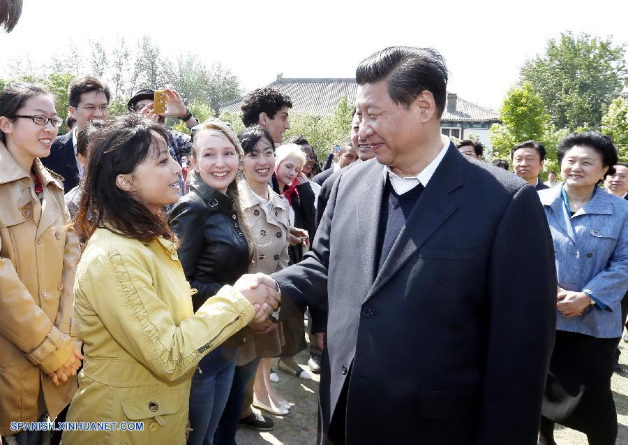 Carta de presidente chino impulsa movimiento "de universidad a aldea"