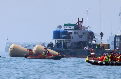 Dos ciudadanos chinos se añaden a número de desaparecidos en tragedia de ferry surcoreano