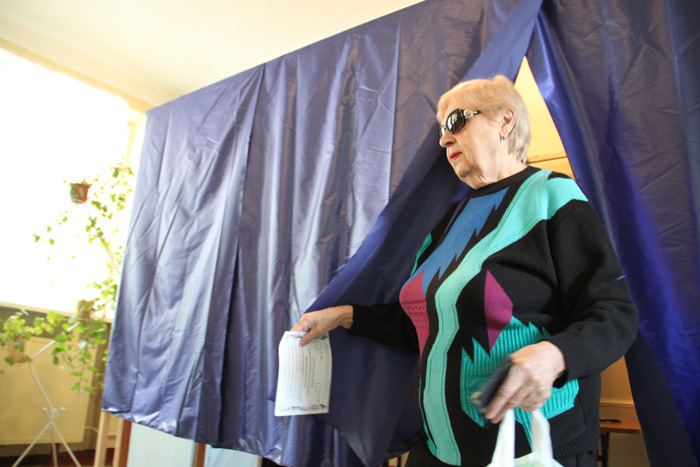 Se celebran referéndums de independencia en Donetsk y Lugansk, Ucrania