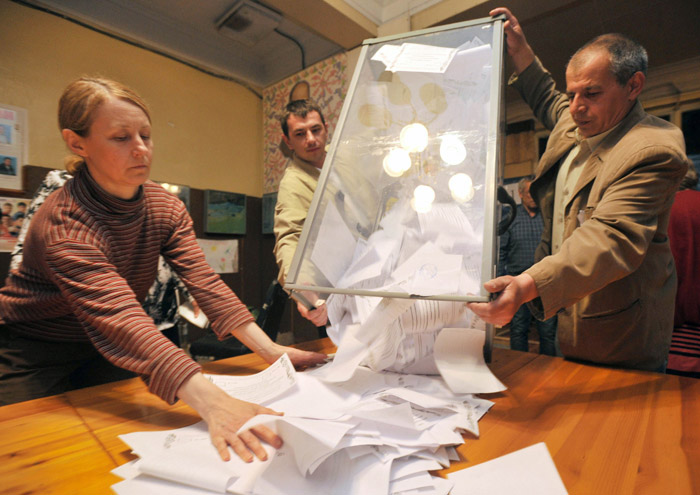 Se celebran referéndums de independencia en Donetsk y Lugansk, Ucrania