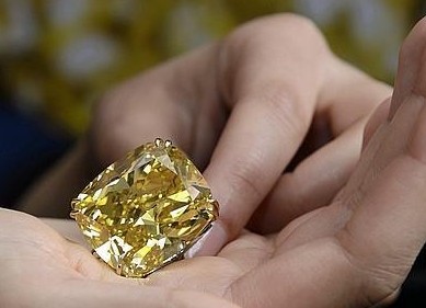 Un diamante amarillo de 110 quilates vendido por 11 millones de euros
