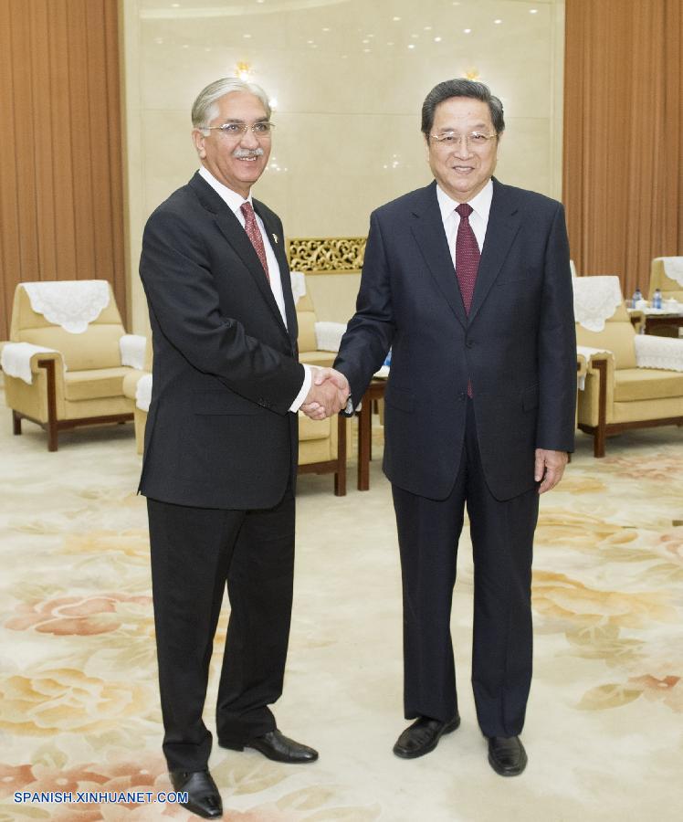 Máximo asesor político chino se reúne con presidente de Senado de Pakistán