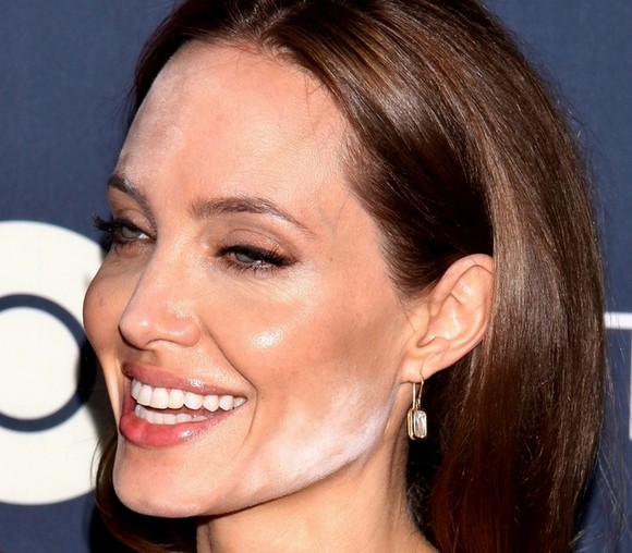 Angelina Jolie sufre problemas de maquillaje