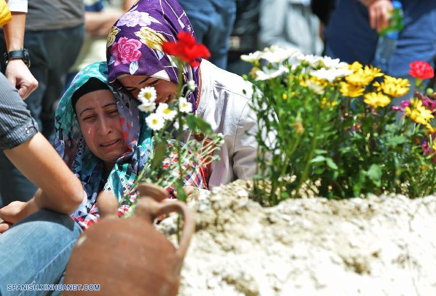 Sube a 292 número de muertos en desastre en mina de carbón turca (3)