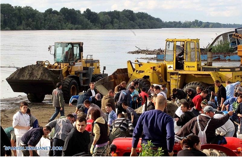 Inundaciones dejan 12 muertos en Serbia y ponen en riesgo central eléctrica