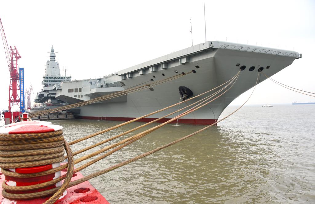 Portaaviones chino Fujian inicia sus primeras pruebas de navegación en el mar