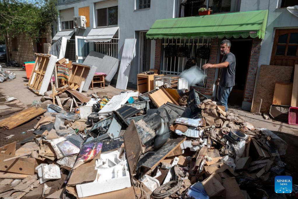 Argentinos tienden mano solidaria a ciudad de Bahía Blanca afectada por trágicas inundaciones